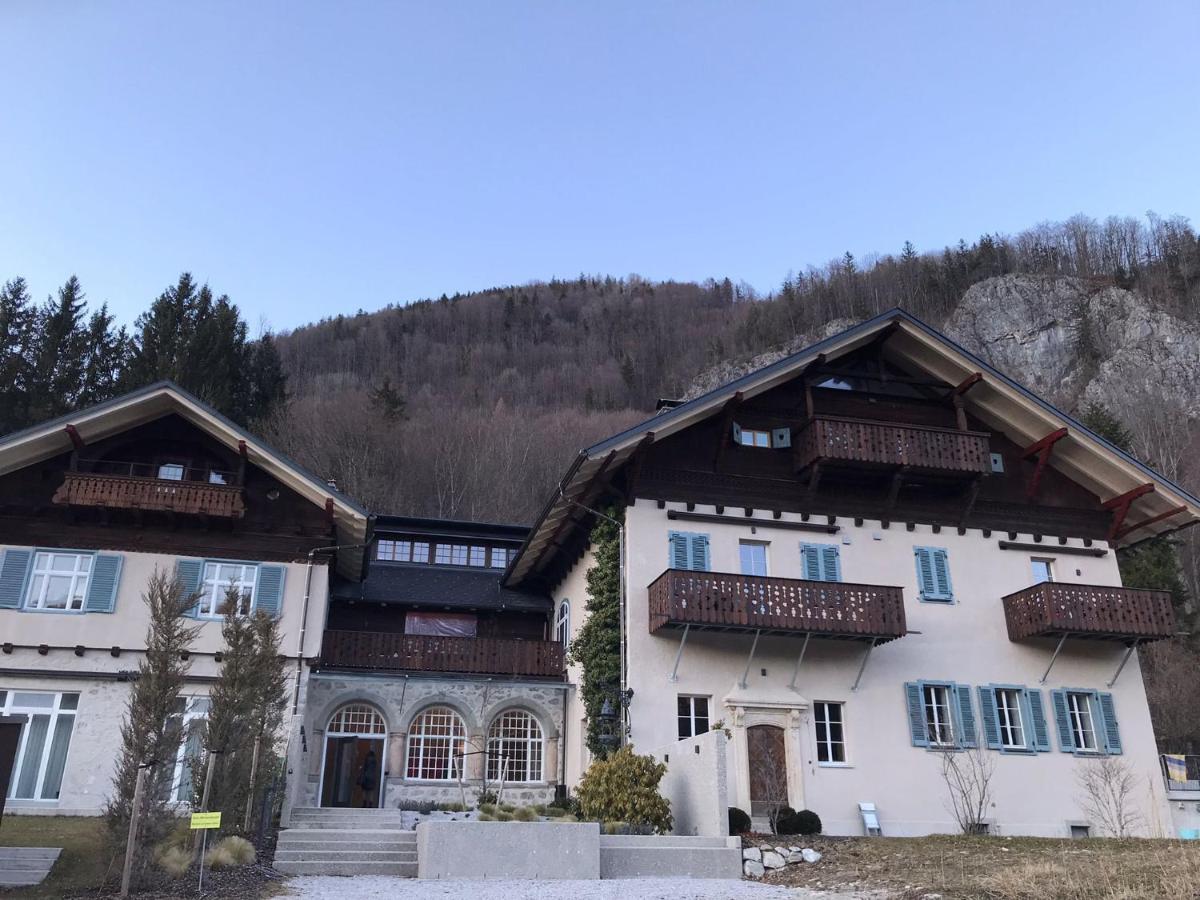 Apartment In Historischer Villa Mit Parkplatz Grünau im Almtal Екстериор снимка
